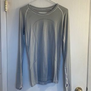 Lulu lemon size 8 long sleeve